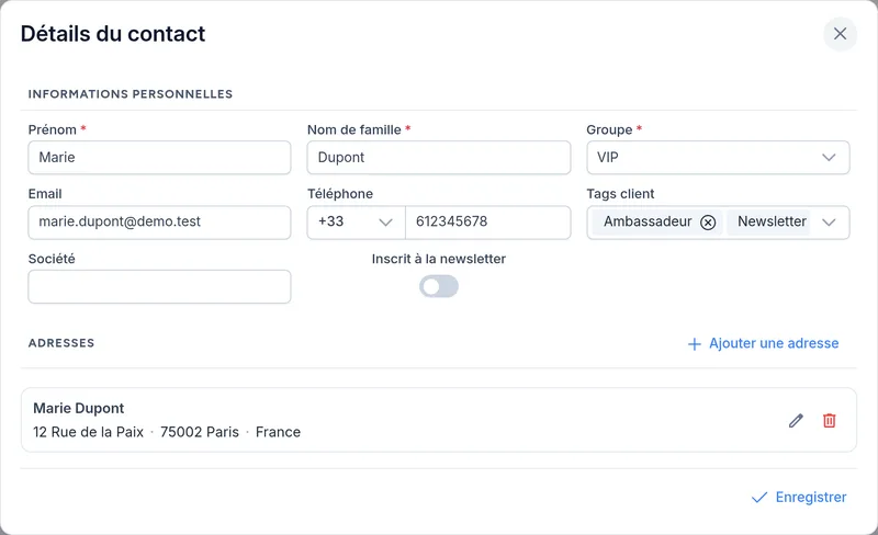 Fiche d'un contact : informations, groupe, tags et adresses
